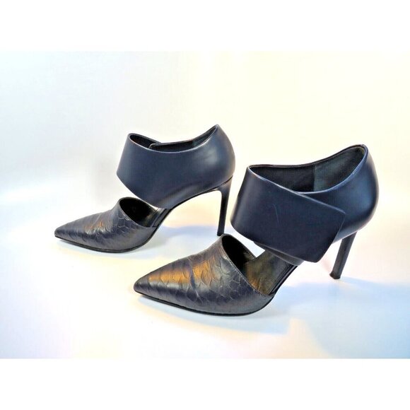 VINCE. Capri Blue Leather Heels Pointy Toe Wide Straps Women's Stilettos Sz 8.5 - Picture 4 of 11
